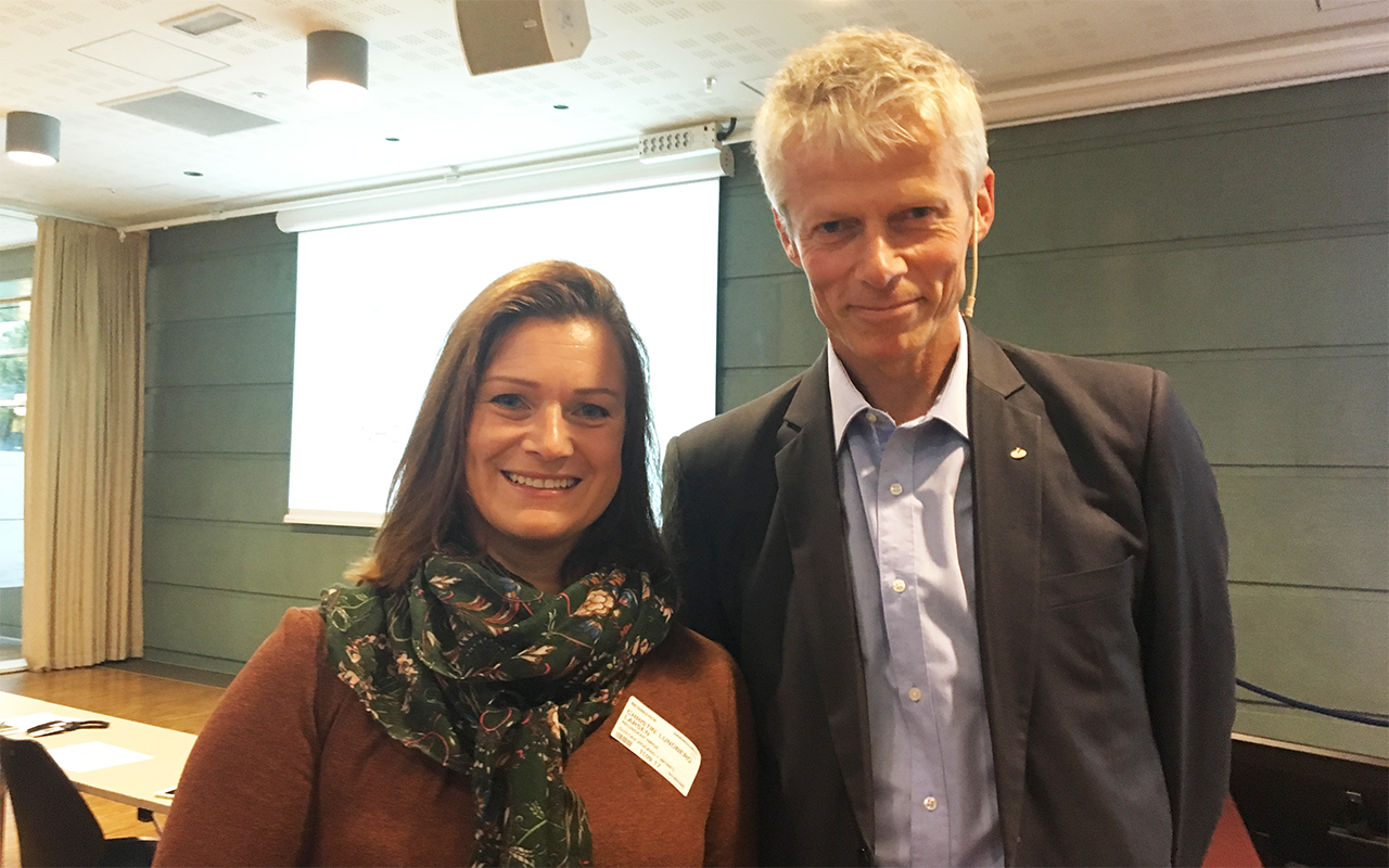 Christine Lundberg Larsen med skattedirektør Hans Christian Holte på Forenklingskonferansen