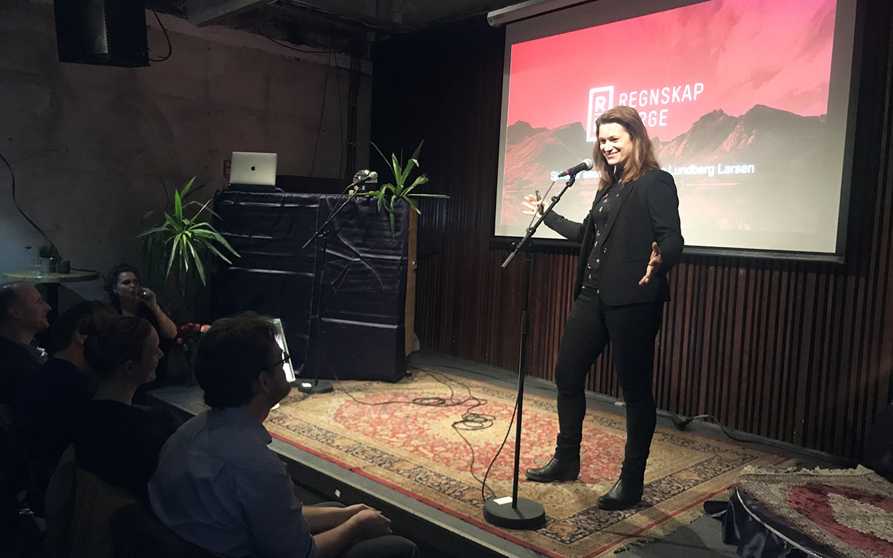 Christine Lundberg Larsen på minikonferansen «11 lyntaler om klimaløsningene media ikke snakker om + karaoke» på Kulturhuset i Oslo